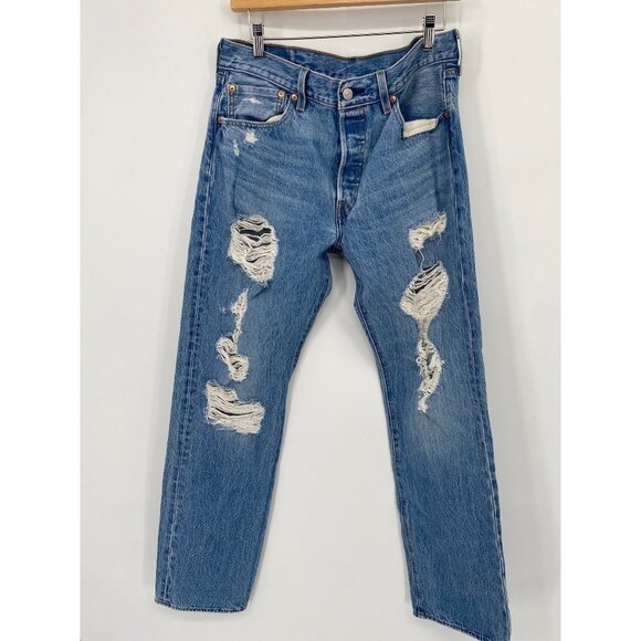 LEVI'S 501 BUTTON FRONT DISTRESS LIGHT WASH JEANS SIZE W33 L34